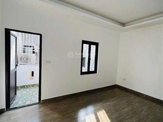 Nhà mới. đại cát  từ liêm  lô góc  sáng thoáng  gần nhà  nội thất đầy đủ. dt 33 m2  5 tầng
