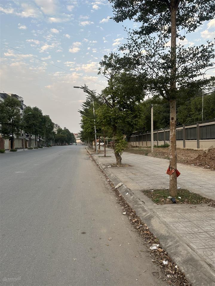 Trung tâm hoài đức  nhà vân canh  dt 33m2  5tầng  nhà đẹp ở luôn  giá 9.7 tỷ