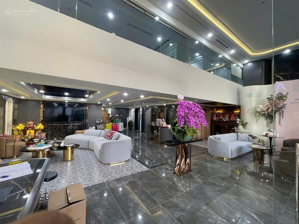 Cho thuê biệt thự phố hàng bún  ba đình diện tích 400mx5t, sân100m, mặt tiền12m