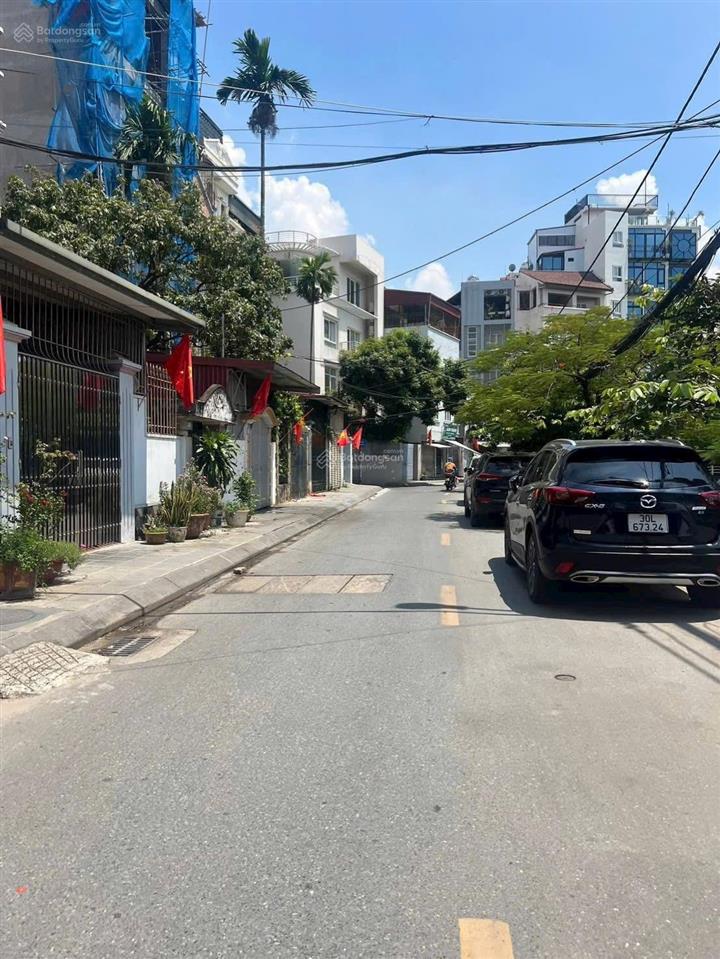 Bán đất tặng nhà 2 tầng phố bồ đề  có sẵn nhà 2 tầng  ngay cầu chương dương  khu lõi trung tâm