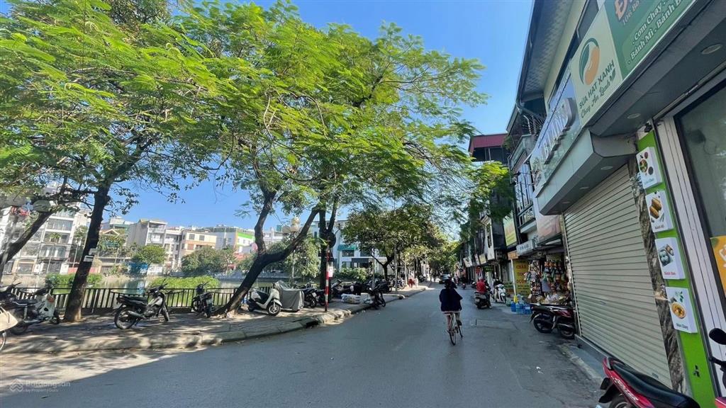 Bán đất tặng nhà 2 tầng phố bồ đề  có sẵn nhà 2 tầng  ngay cầu chương dương  khu lõi trung tâm