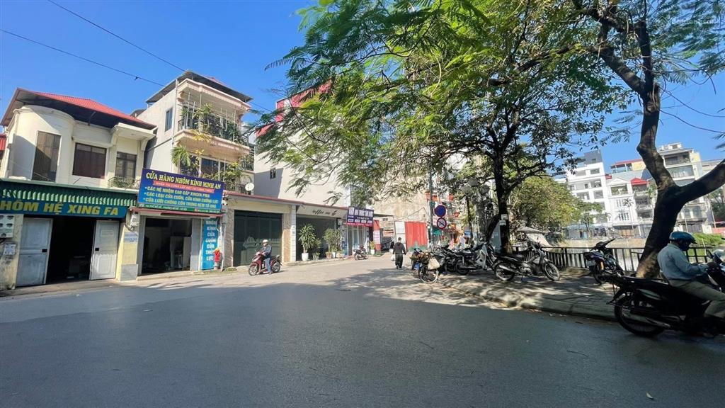 Bán đất tặng nhà 2 tầng phố bồ đề  có sẵn nhà 2 tầng  ngay cầu chương dương  khu lõi trung tâm