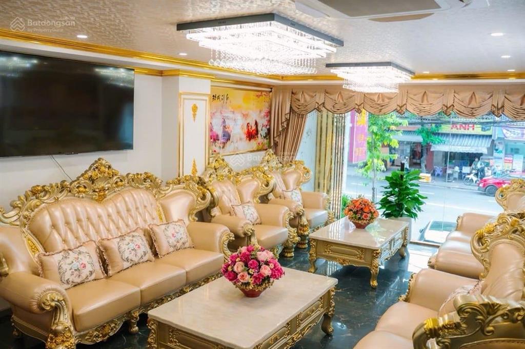 Bán gấp toà nhà mặt phố nguyễn văn thoại, dòng tiền 3 tỷ/ năm, dt 240m2  8 tầng  mặt tiền 8.6m