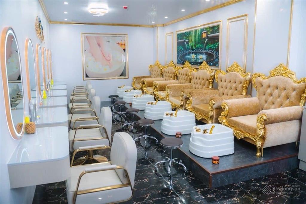 Bán gấp toà nhà mặt phố nguyễn văn thoại, dòng tiền 3 tỷ/ năm, dt 240m2  8 tầng  mặt tiền 8.6m