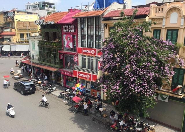 Cho thuê nhà mặt phố cầu gỗ  diện tích 50m² x 5 tầng, mặt tiền 2,6m, trung tâm hoàn kiếm