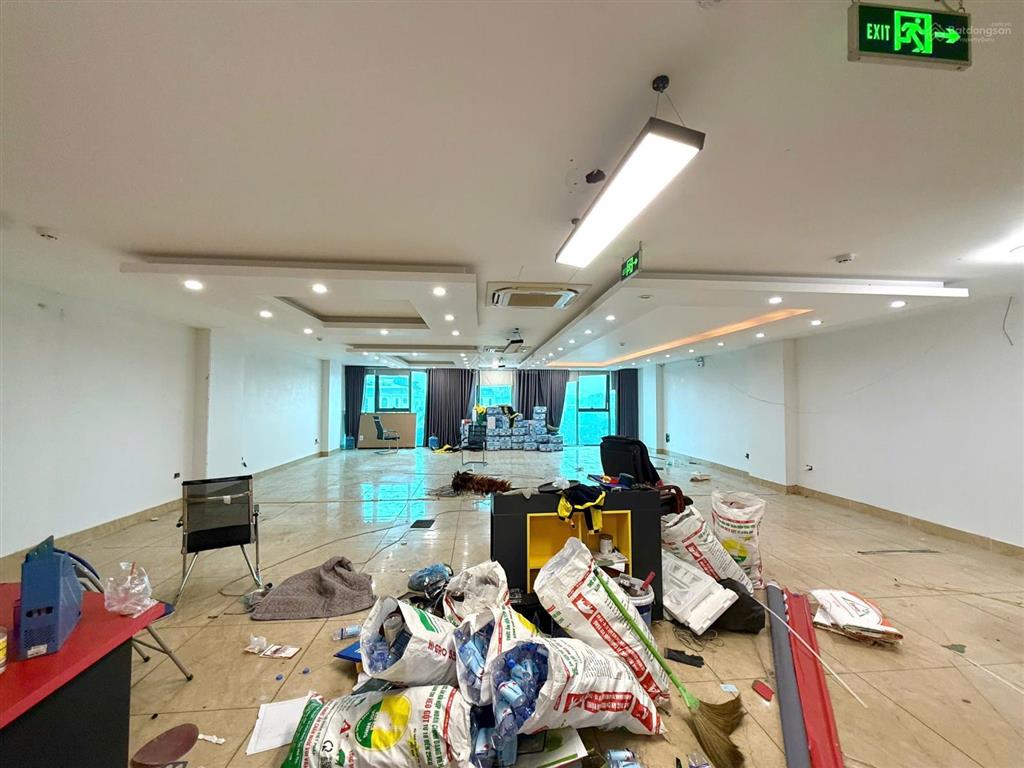Tâm việt building cần cho thuê sàn văn phòng 150m2 giá 23tr/tháng ngay ngã tư tố hữu  vạn phúc