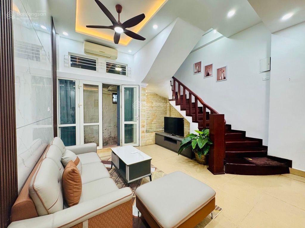 Nhà đẹp phố hồng hà, hộ khẩu hoàn kiếm, gần hồ gươm, vị trí đắc địa, ô tô dừng đỗ cách nhà 10m