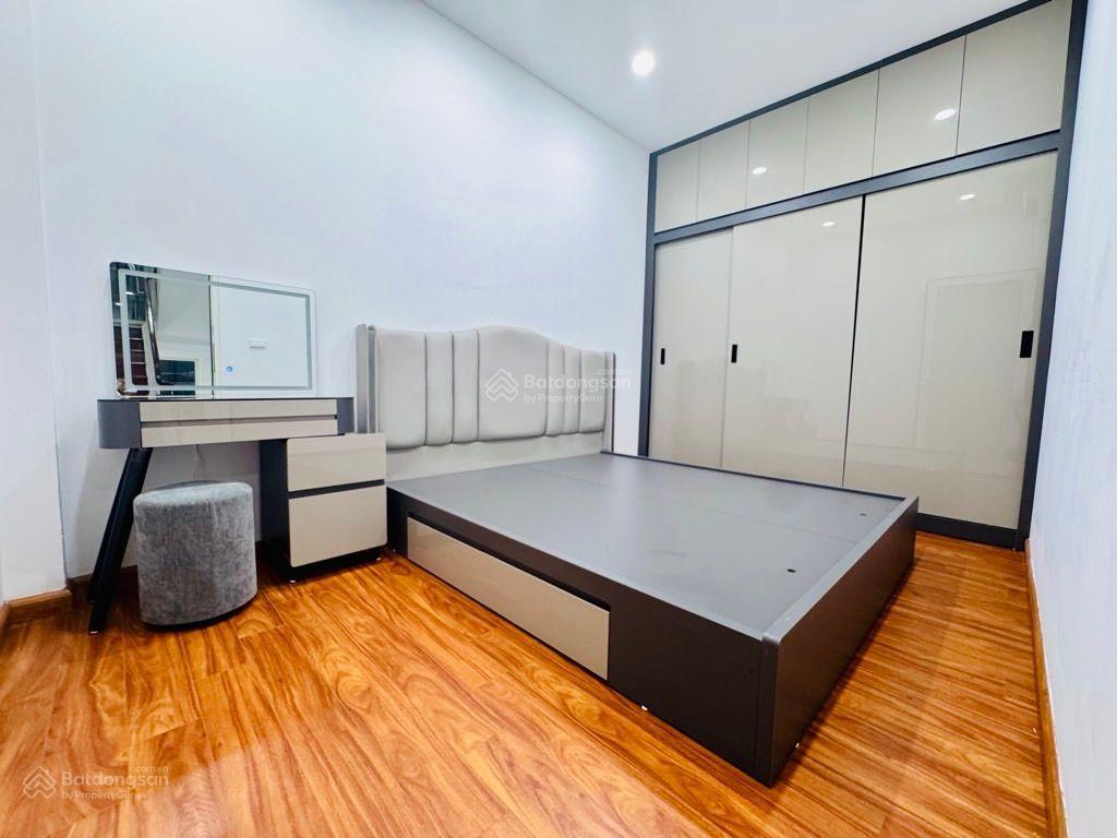 Nhà đẹp phố hồng hà, hộ khẩu hoàn kiếm, gần hồ gươm, vị trí đắc địa, ô tô dừng đỗ cách nhà 10m