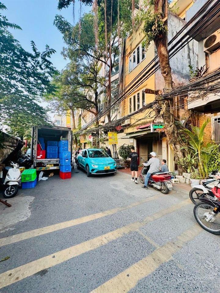 Nhà đẹp phố hồng hà, hộ khẩu hoàn kiếm, gần hồ gươm, vị trí đắc địa, ô tô dừng đỗ cách nhà 10m