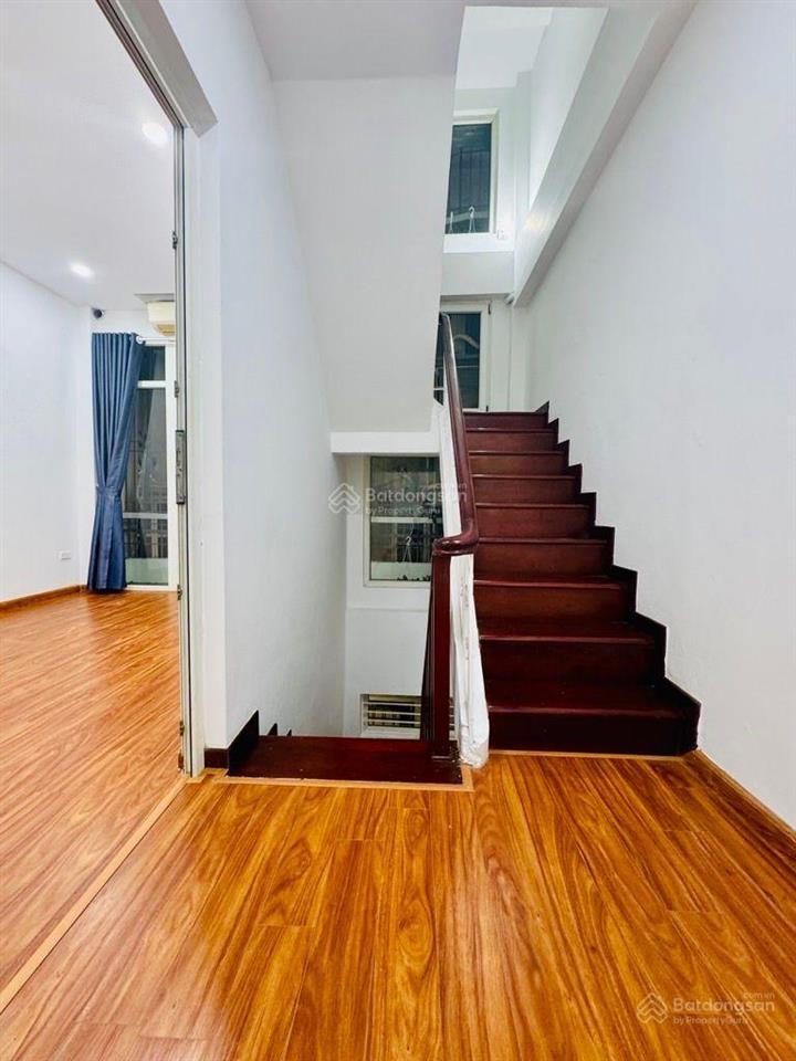 Nhà đẹp phố hồng hà, hộ khẩu hoàn kiếm, gần hồ gươm, vị trí đắc địa, ô tô dừng đỗ cách nhà 10m