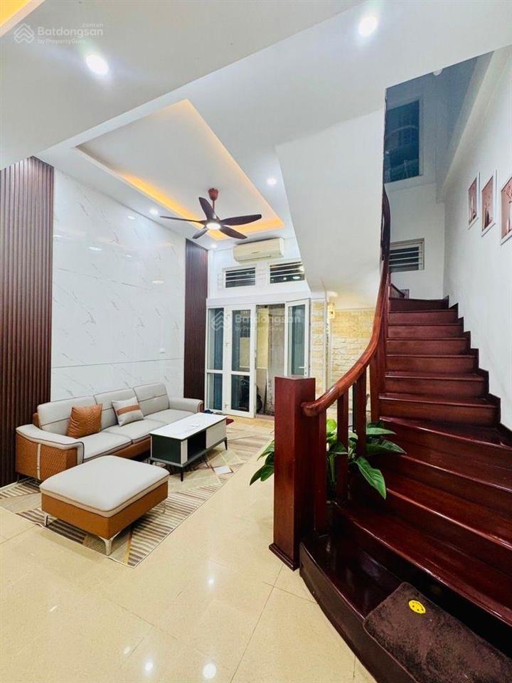 Nhà đẹp phố hồng hà, hộ khẩu hoàn kiếm, gần hồ gươm, vị trí đắc địa, ô tô dừng đỗ cách nhà 10m