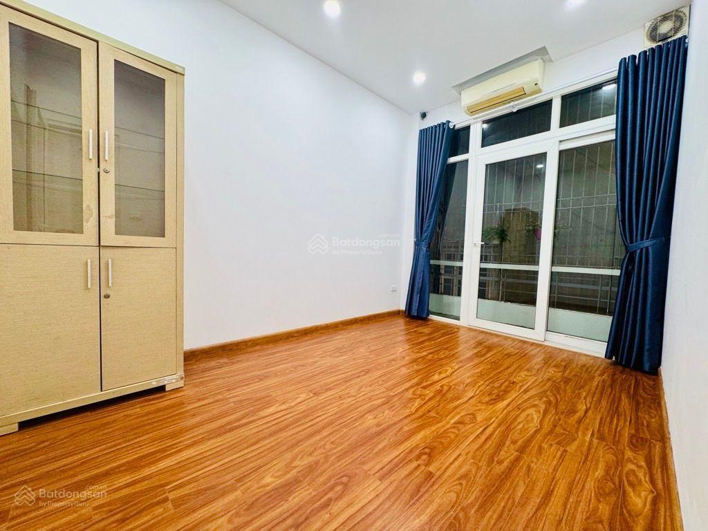 Nhà đẹp phố hồng hà, hộ khẩu hoàn kiếm, gần hồ gươm, vị trí đắc địa, ô tô dừng đỗ cách nhà 10m