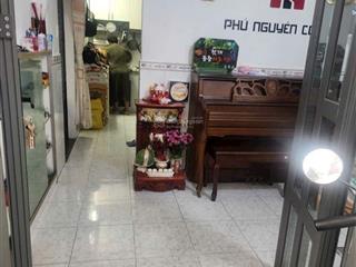 Nhà ở dt 4m1x6.m3...1tret 1lầu.2phòng ngủ 2w. nhà còn mới đẹp 10m ra mắt tiền phú thọ hòa