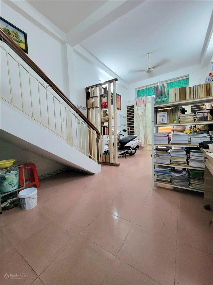 2/ bùi thế mỹ, phường 10 tân bình dt3.6x8 sổ a4. 1trệt 2lầu 2phòng ngủ lớn 3wc cách 10ra mặt tiền