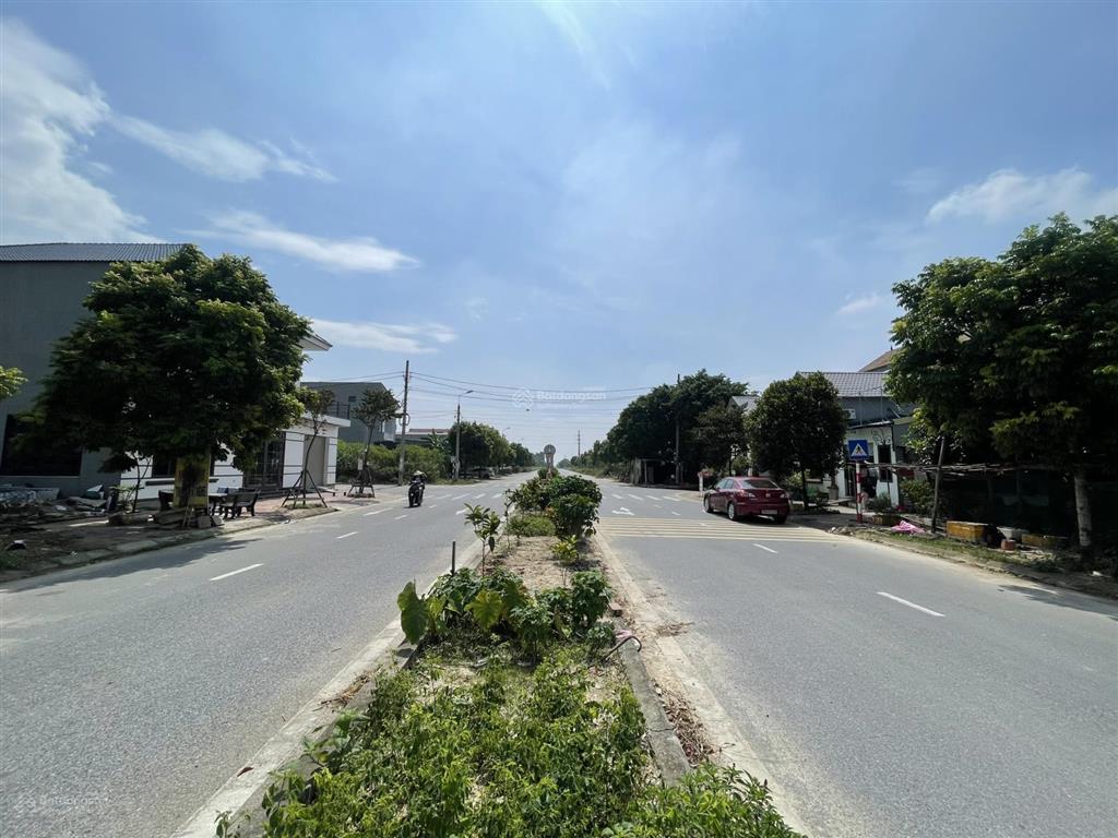 Đất kinh doanh tt hợp châu, chân núi tam đảo, mặt tiền 16m làm quán hay xây kiot đều đẹp