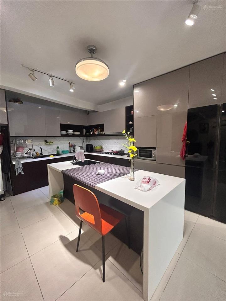 Bán gấp vila 157m2, không gian xanh khí hậu trong lành ở hoàng văn thụ, p8 phú nhuận, tphcm