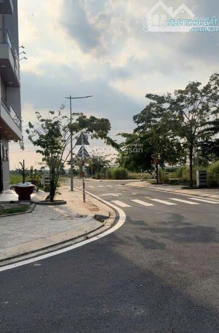 Bán 2 lô liền kền đường 12m  10x18m gần công viên khu dân cư dragon pearl