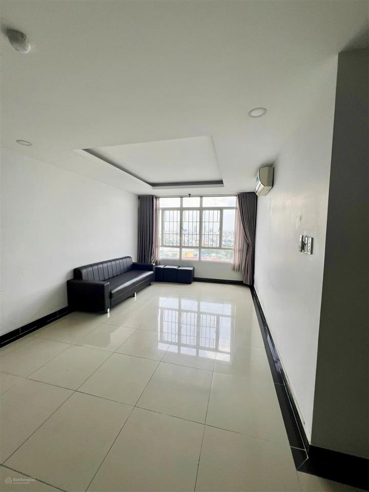 Cho thuê 3pn  150m2(có nội thất 16,5tr, trống 15 triệu), cc giai việt, p5, q8