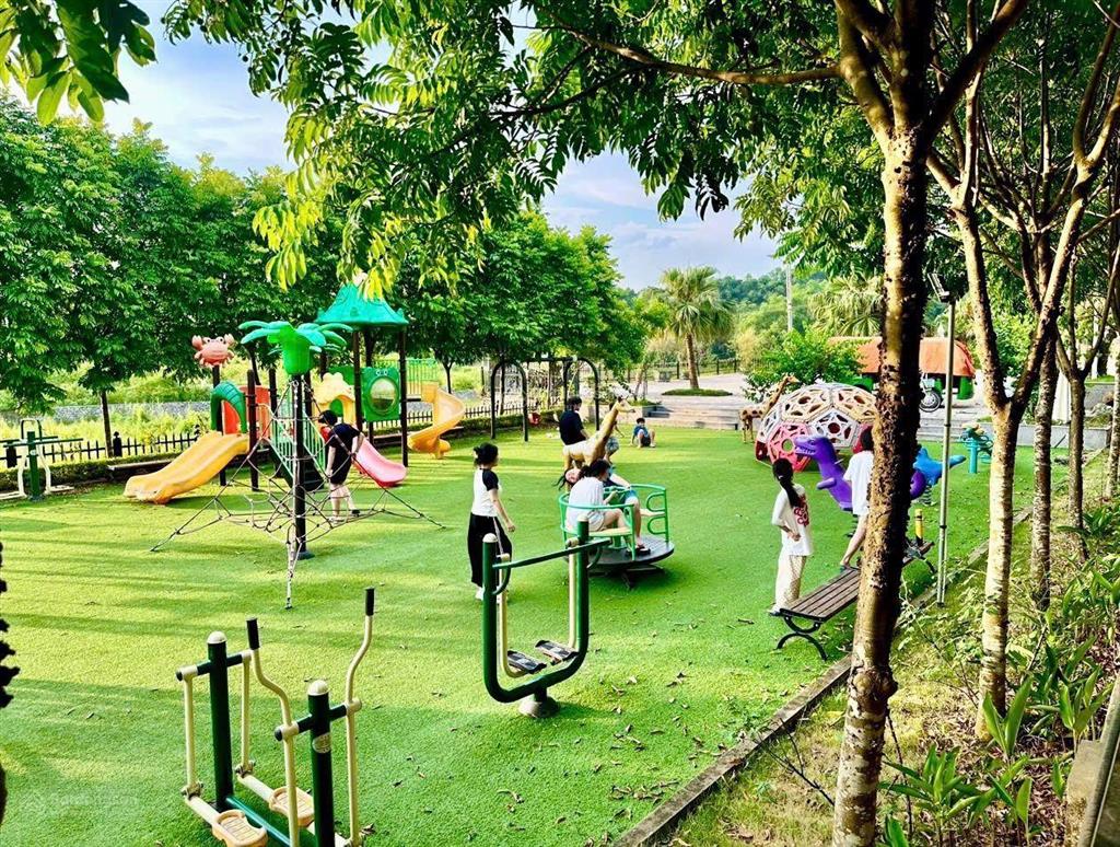 View hồ, lô góc 2 mặt đường ô tô tránh nhau, vị trí đẹp nhất tại khu nghỉ dưỡng cao cấp sunset vill