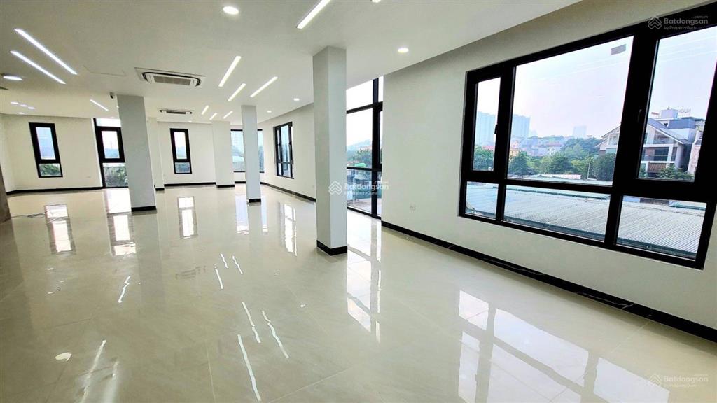 Cho thuê nhà mặt phố phúc lợi, 1800m2 sử dụng, mặt tiền 15m, thông sàn, pccc, thang máy