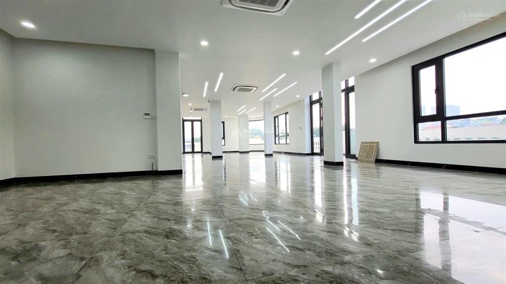 Cho thuê nhà mặt phố phúc lợi, 1800m2 sử dụng, mặt tiền 15m, thông sàn, pccc, thang máy