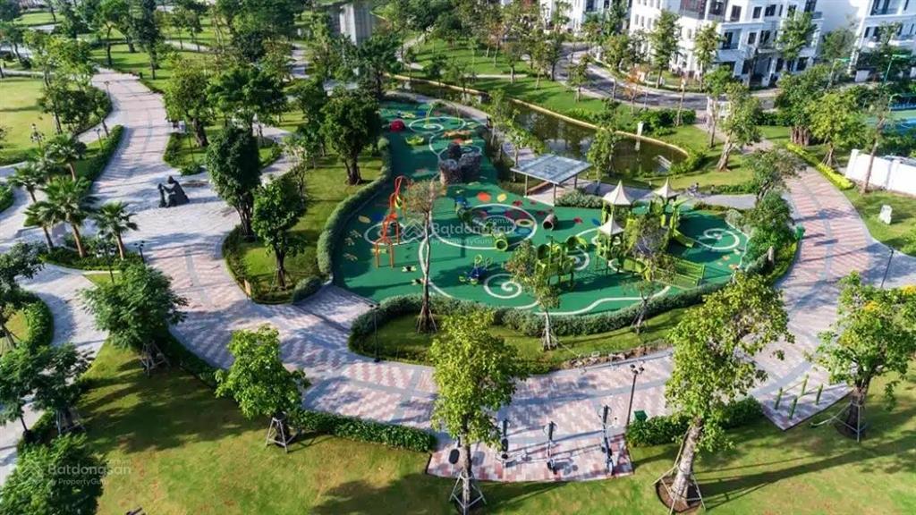 Cô chú vào nam cần bán liền kề 93,6m đối diện sảnh chung cư kinh doanh cực tốt.