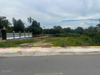 Lô đất nằm ngay mặt trục chính liên xã giá chỉ 33tr/m2, sát trường đhqg, khu cnc, đh fpt...