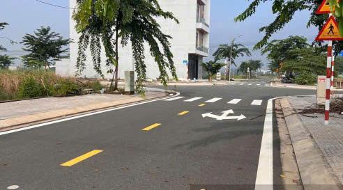 Cần tiền tôi cần bán lô góc dự án dragon pearl mt tỉnh lộ 10 giá 21.8tr/m2 dt 120m2 shr