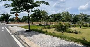 Cần tiền tôi cần bán lô góc dự án dragon pearl mt tỉnh lộ 10 giá 21.8tr/m2 dt 120m2 shr