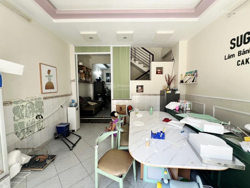 Chủ bán gấp nhà phường 2, bình thạnh, dt lớn 82m2, chỉ nhỉnh 8tỷ, gần chợ bà chiểu, sát vách quận 1