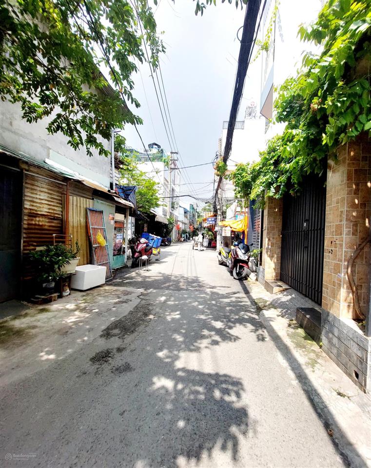 Nhà nên mua gấp, chỉ nhỉnh 5tỷ, dt 55m2, sát hẻm xe hơi, ngay ub phường 12, bình thạnh