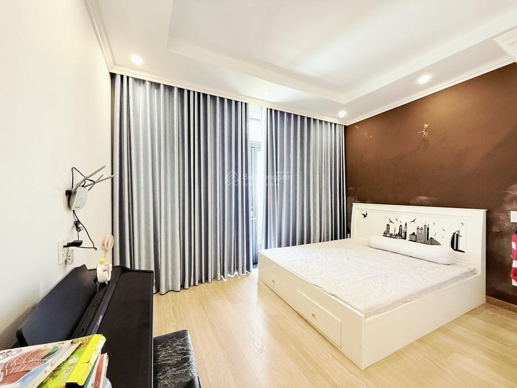 Chủ bán gấp nhà ngay chợ bà chiểu, dt (4.6x13), 4 tầng btct, 7 pn, phường 12, bình thạnh