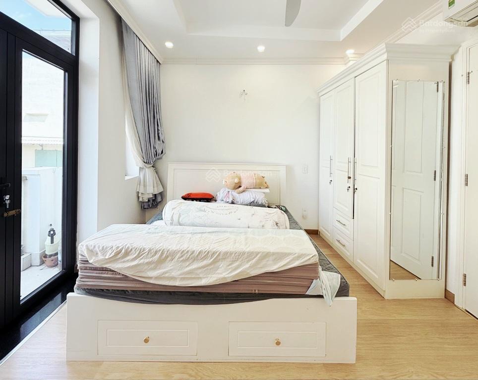 Chủ bán gấp nhà ngay chợ bà chiểu, dt (4.6x13), 4 tầng btct, 7 pn, phường 12, bình thạnh