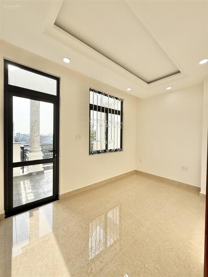 Nhà 3 tầng + lửng, ngay chợ hiệp bình, ô tô đậu trong nhà, gần vạn phúc city