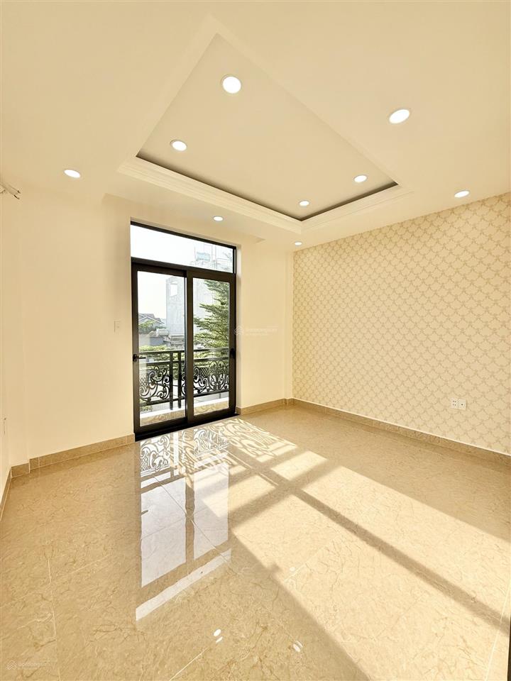 Nhà 3 tầng + lửng, ngay chợ hiệp bình, ô tô đậu trong nhà, gần vạn phúc city