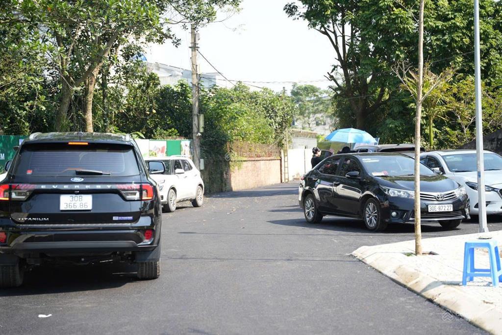 Chỉ 3 tỷ cất két ngay cuốn sổ đỏ 125m2 full thổ cư  ô tô chạy vòng vào đất, gần sân golf đồng mô