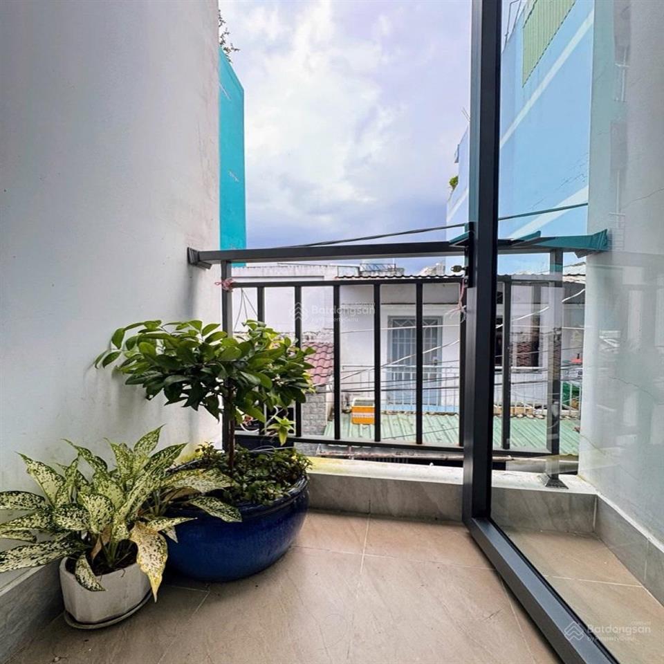 Nhà còn mới đẹp ở ngay, ngang 4m (48m)  hẻm xe hơi  mã lò  chỉ 4.07 tỷ!