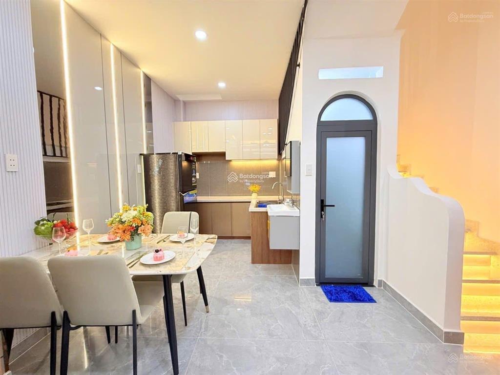 Bán nhà quận 3 giá 2,98 tỷ  nam kỳ khởi nghĩa, gần chùa vĩnh nghiêm dòng tiền 300 triệu, sổ riêng