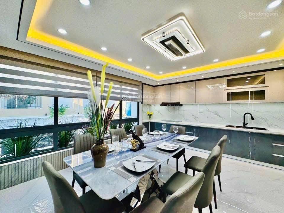 Giá chưa từng có 92,5m2, đ. đoàn thị điểm, p. 1, phú nhuận, sổ sẵn, công chứng ngay