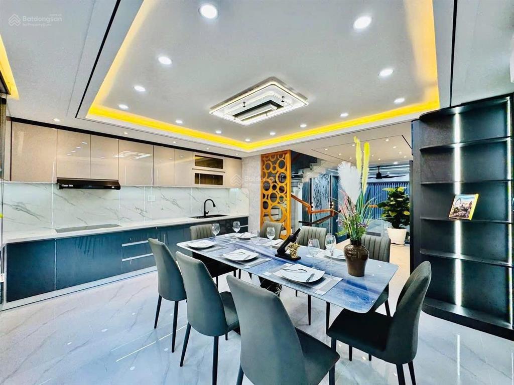 Giá chưa từng có 92,5m2, đ. đoàn thị điểm, p. 1, phú nhuận, sổ sẵn, công chứng ngay