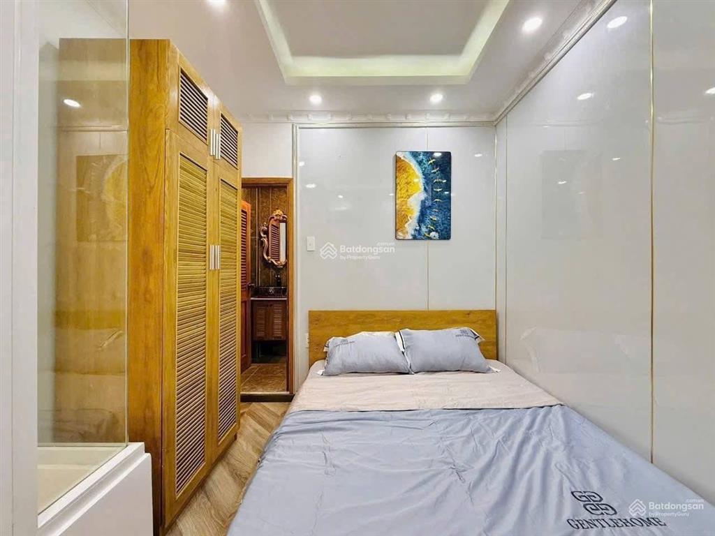 Thiện chí bán gấp nhà phạm ngọc thạch, q3. gần công viên lê văn tám, dt 83m2 cho thuê 26tr