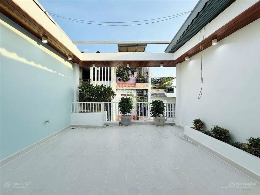 Thiện chí bán gấp nhà phạm ngọc thạch, q3. gần công viên lê văn tám, dt 83m2 cho thuê 26tr