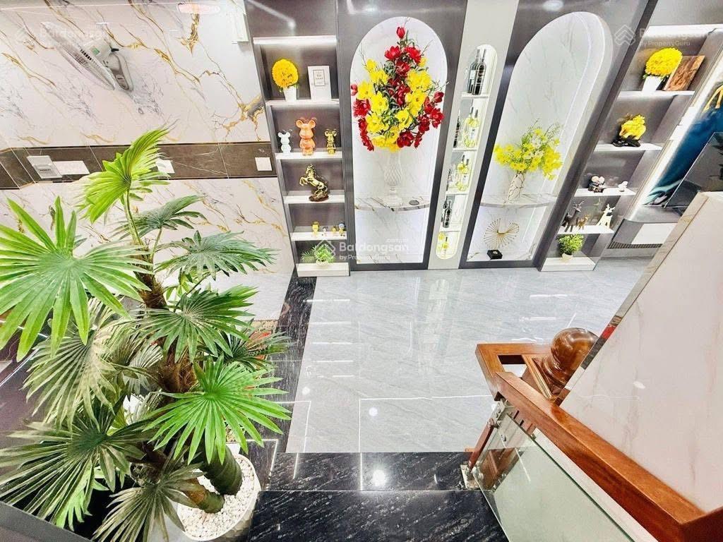 Nhà đẹp hẻm xe hơi đường lý nam đế, quận 11, 76.3m2, 2tỷ7, gần chợ đồ cũ nhật tảo. cho thuê 18tr/th