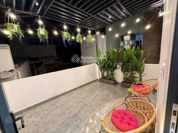 Chủ cần bán nhà đường nguyễn trường tộ p12, q4. 70,6m2, 4tỷ260tr gần đại học luật. cho thuê 22tr/th