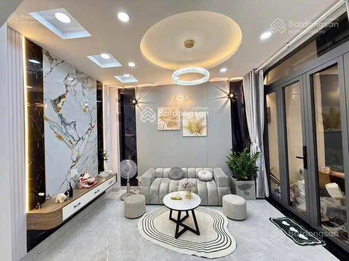 Chủ cần bán nhà đường nguyễn trường tộ p12, q4. 70,6m2, 4tỷ260tr gần đại học luật. cho thuê 22tr/th