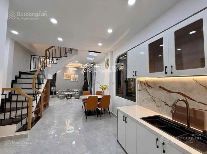 Chủ cần bán nhà đường nguyễn trường tộ p12, q4. 70,6m2, 4tỷ260tr gần đại học luật. cho thuê 22tr/th