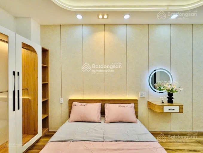 Chủ cần bán nhà đường nguyễn trường tộ p12, q4. 70,6m2, 4tỷ260tr gần đại học luật. cho thuê 22tr/th