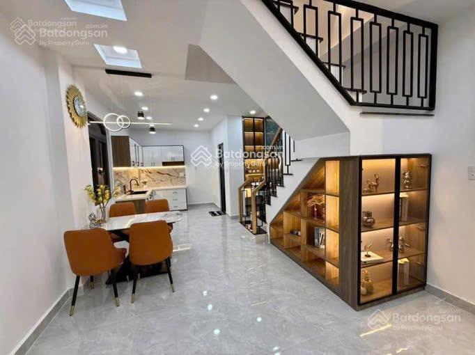 Chủ cần bán nhà đường nguyễn trường tộ p12, q4. 70,6m2, 4tỷ260tr gần đại học luật. cho thuê 22tr/th