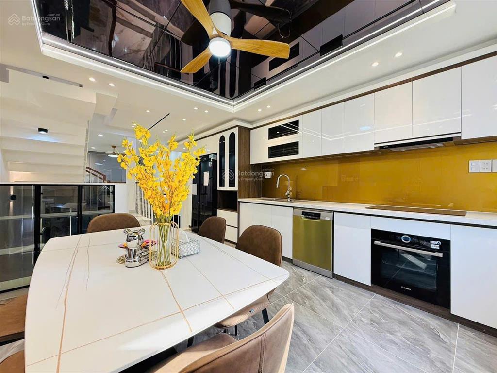 Cô mai cần bán gấp nhà phan huy ích, p.12. gò vấp. giá 3,32 tỷ. dt 60m2. 4tầng. sổ hồng riêng.