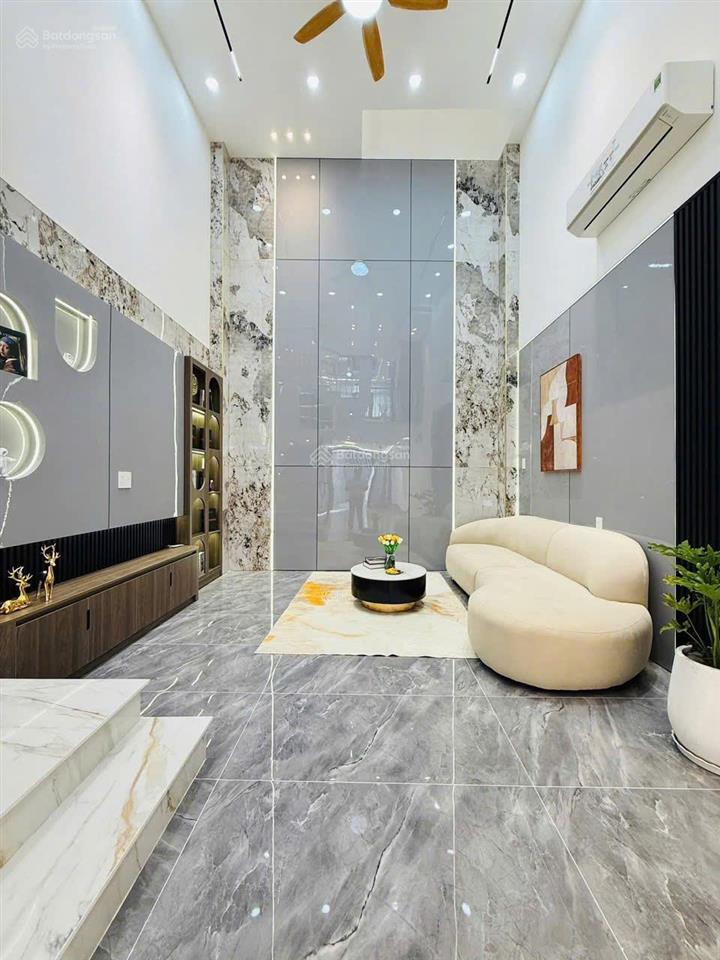 Cô mai cần bán gấp nhà phan huy ích, p.12. gò vấp. giá 3,32 tỷ. dt 60m2. 4tầng. sổ hồng riêng.